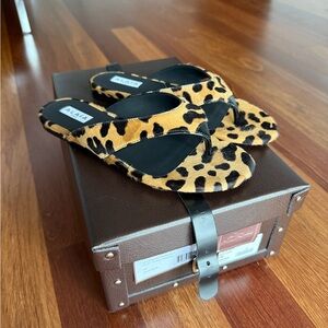 NWT - Alaia Leopard Haircalf Thong Sandals in Tan and Black